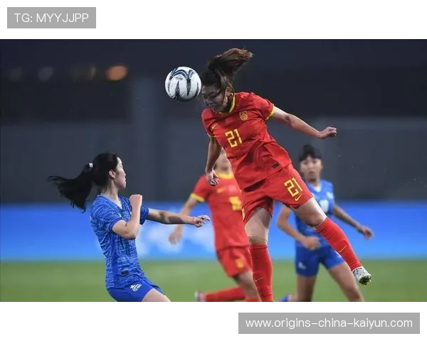 加拉塔萨雷女足杨莉娜反跑接球,回敲后队友远射形成威胁